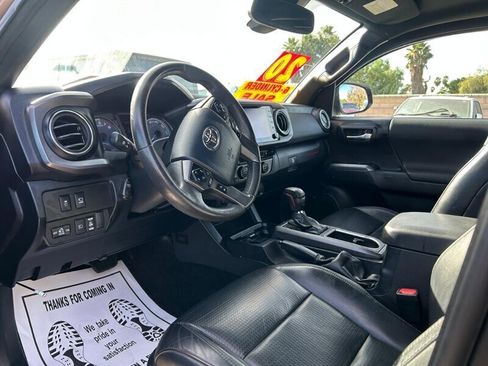 Used 2020 Toyota Tacoma TRD Sport image 38