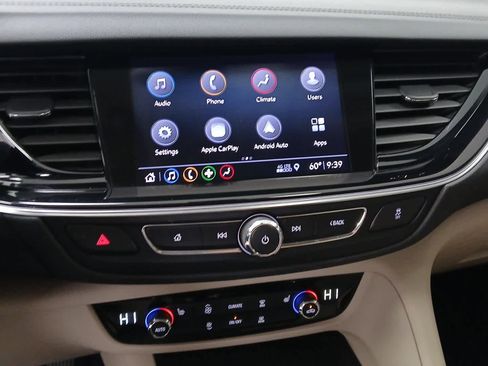Used 2019 Buick Regal Essence w/ Driver Confidence Package I image 10