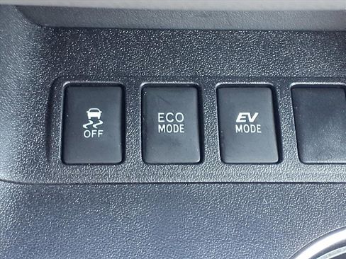 Used 2017 Toyota Highlander LE image 11