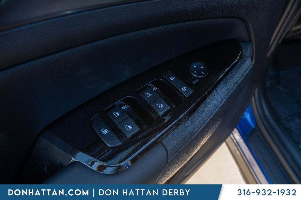 Used 2025 Kia Sportage EX FWD image 18