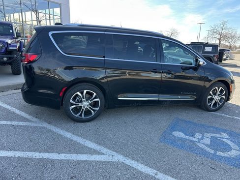 New 2026 Chrysler Pacifica Pinnacle image 35