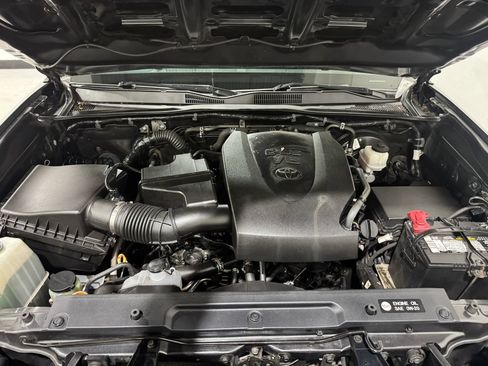 Used 2018 Toyota Tacoma TRD Sport RWD image 9