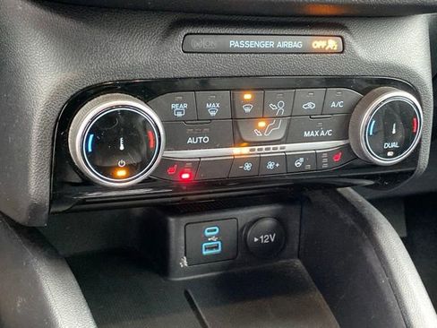 Used 2022 Ford Escape Titanium image 13