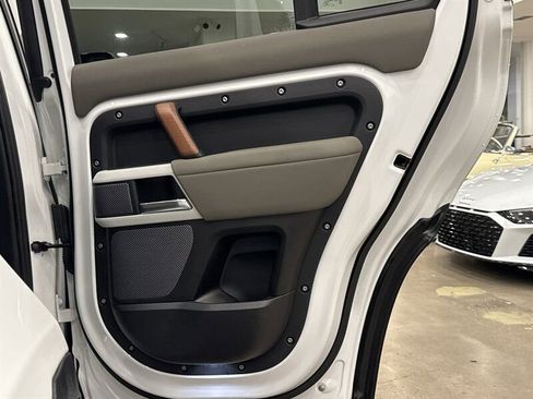 Used 2021 Land Rover Defender 110 SE image 16