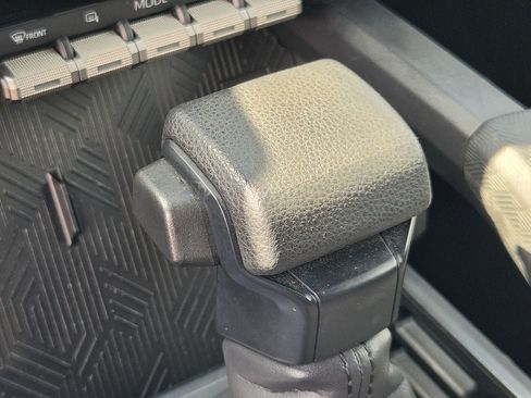 Used 2025 Toyota Tacoma SR5 AWD/4WD image 20