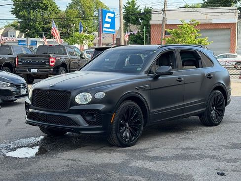 Used 2023 Bentley Bentayga AWD/4WD image 3