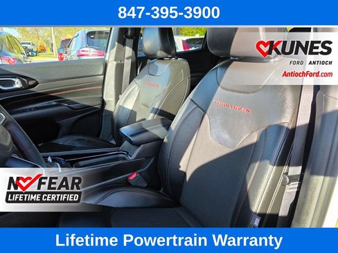 Used 2025 Jeep Compass Trailhawk AWD/4WD image 16