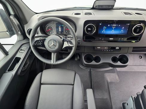 New 2026 Mercedes-Benz Sprinter 2500 image 24