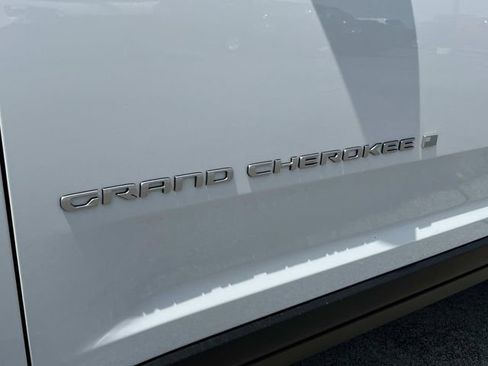 New 2026 Jeep Grand Cherokee Laredo AWD/4WD image 12
