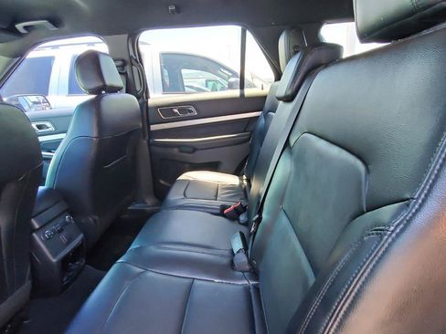 Used 2016 Ford Explorer XLT w/ Equipment Group 202A FWD image 4