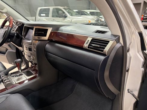Used 2013 Lexus LX 570 4WD image 24