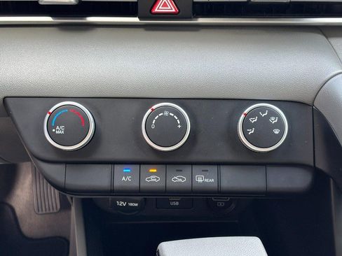 Used 2023 Hyundai Elantra SE image 22