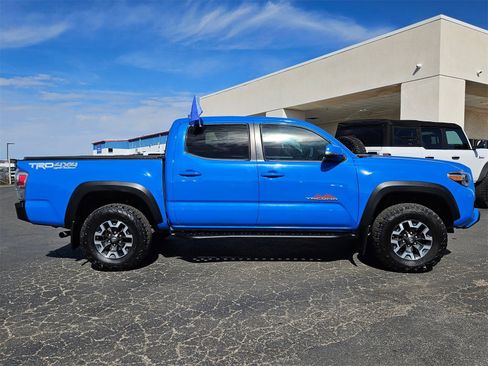 Used 2020 Toyota Tacoma TRD Off-Road w/ Technology Package image 4