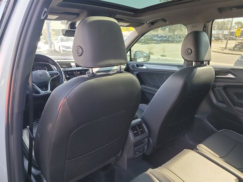Used 2022 Volkswagen Tiguan SEL R-Line image 13