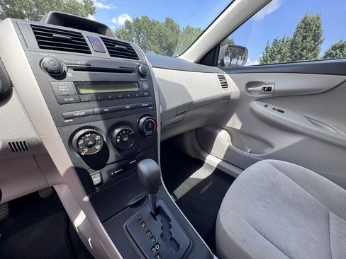 Used 2012 Toyota Corolla L FWD image 25