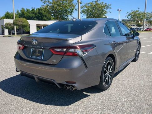 Used 2024 Toyota Camry SE image 4