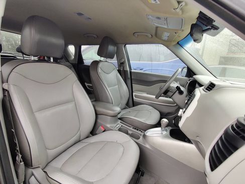 Used 2016 Kia Soul EV + image 6
