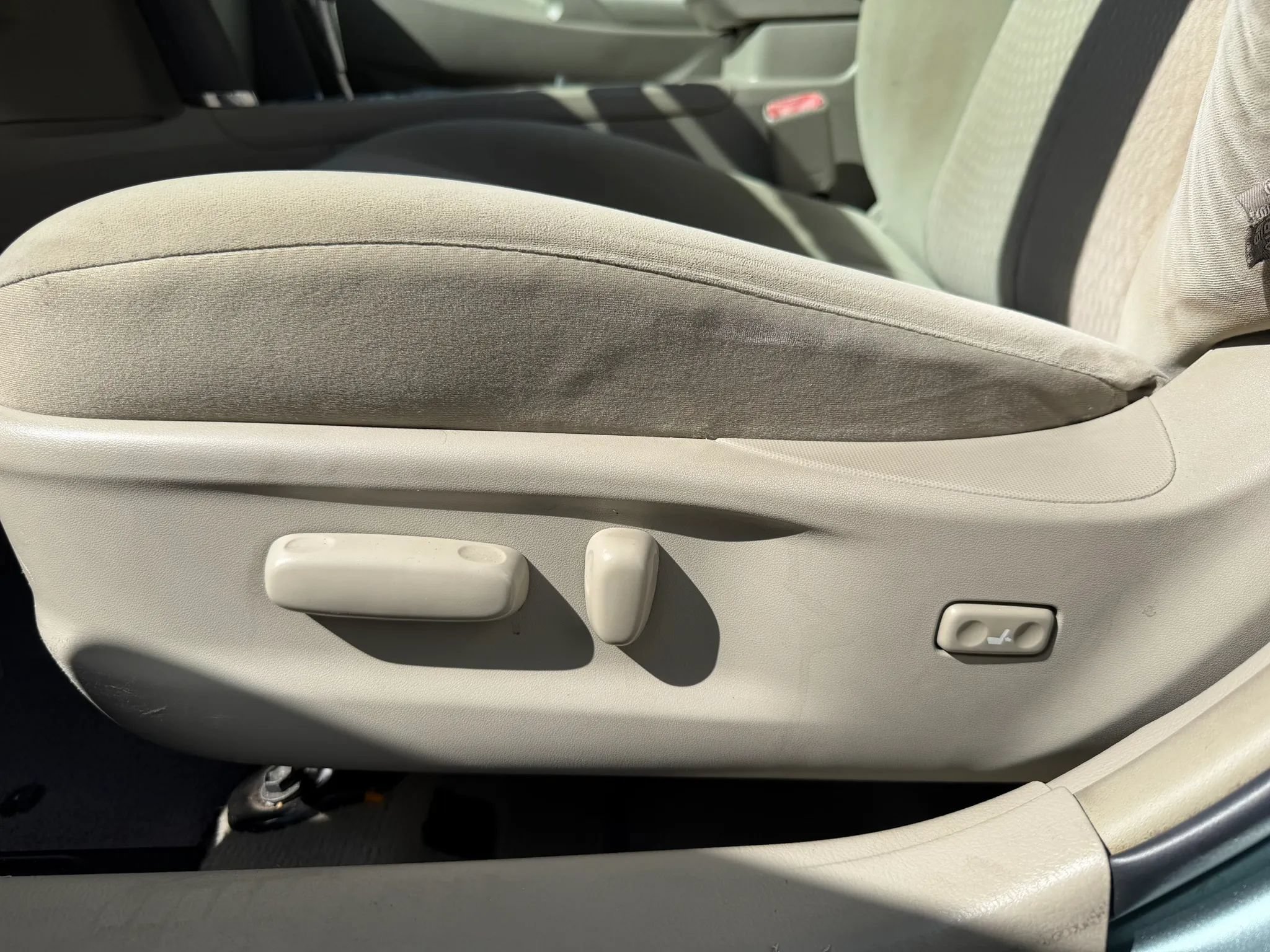 Used 2011 Toyota Camry LE FWD image 28