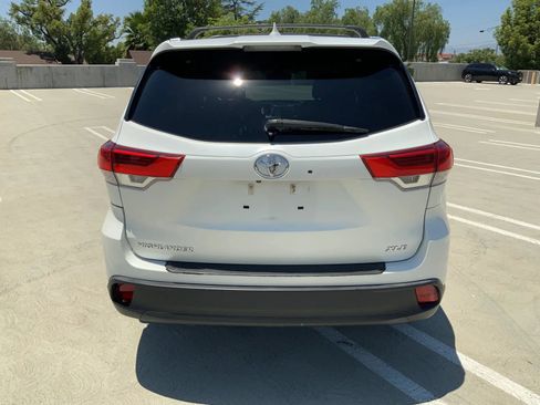 Used 2018 Toyota Highlander XLE FWD image 7