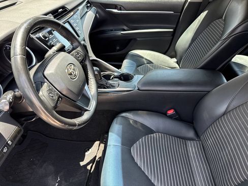 Used 2020 Toyota Camry SE w/ Convenience Package FWD image 18