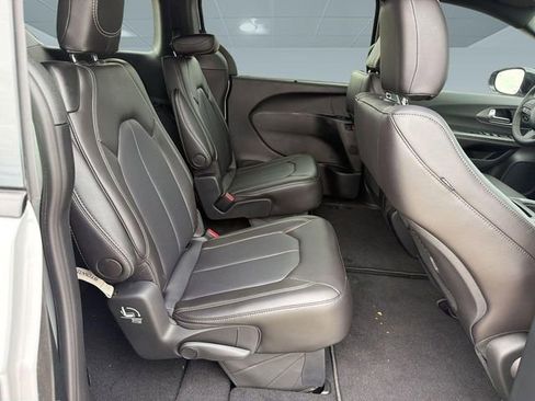 New 2026 Chrysler Pacifica Select w/ S Appearance Package FWD image 28