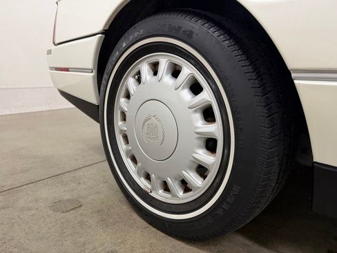 Used 1993 Cadillac Allante FWD image 9