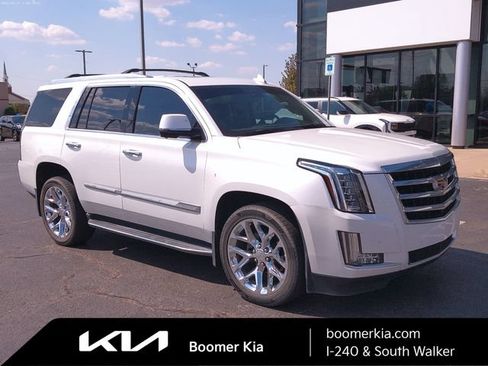 Used 2016 Cadillac Escalade Luxury AWD/4WD image 4