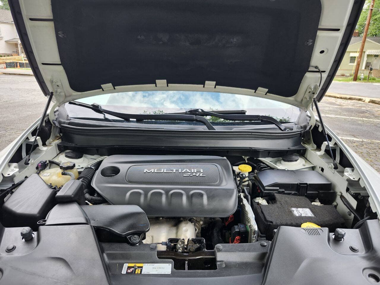 Used 2018 Jeep Cherokee Latitude w/ Mobile Office Group FWD image 19