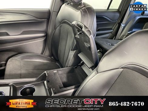 Used 2024 Jeep Grand Cherokee Altitude image 23