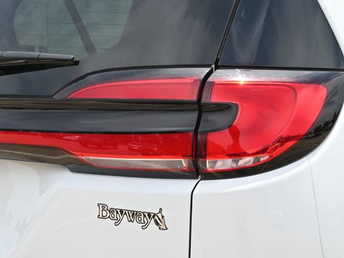 Used 2024 Chrysler Pacifica Touring-L FWD image 23