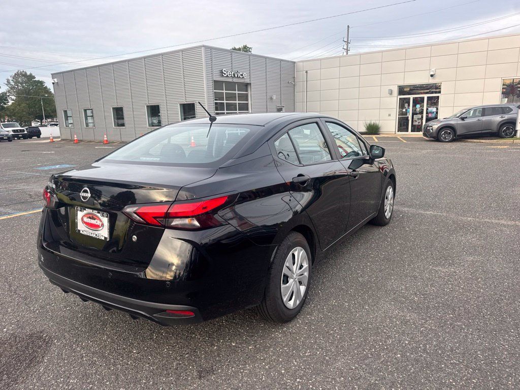 Used 2025 Nissan Versa S FWD image 4