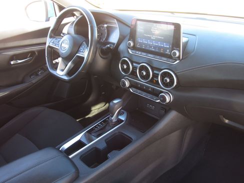 Used 2022 Nissan Sentra SV image 9