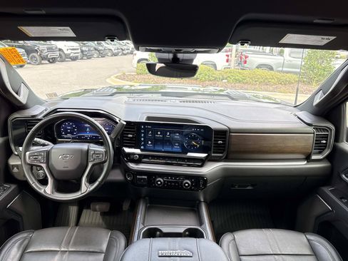 Used 2024 Chevrolet Silverado 2500 High Country w/ Midnight Edition AWD/4WD image 12