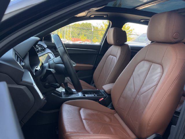 Used 2020 Audi Q3 2.0T Premium w/ Convenience Package AWD/4WD image 11