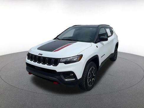 Used 2025 Jeep Compass Trailhawk image 7
