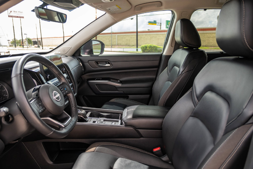 Used 2024 Nissan Pathfinder SL w/ SL Premium Package FWD image 13