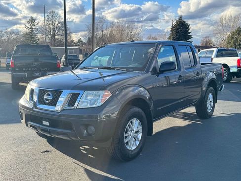 Used 2015 Nissan Frontier SV image 3