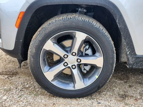 New 2026 Jeep Grand Cherokee Limited RWD image 7