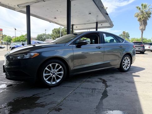 Used 2017 Ford Fusion SE FWD image 6