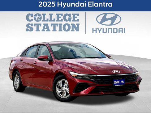 Used 2025 Hyundai Elantra SE w/ Cargo Package image 1
