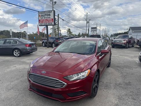 Used 2018 Ford Fusion SE image 1
