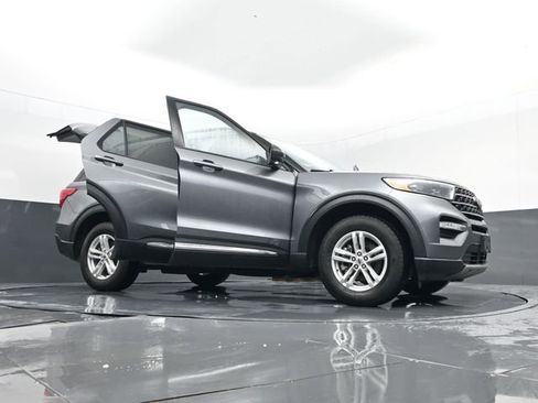 Used 2022 Ford Explorer XLT w/ Equipment Group 202A AWD/4WD image 33