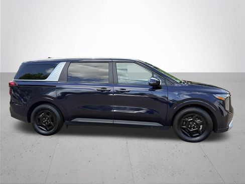Used 2025 Kia Carnival FWD image 5