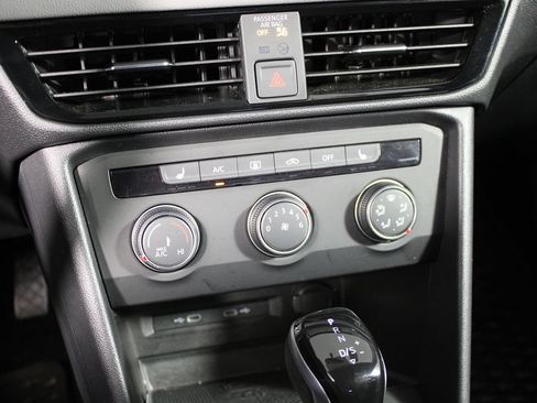 Used 2022 Volkswagen Taos SE FWD image 17