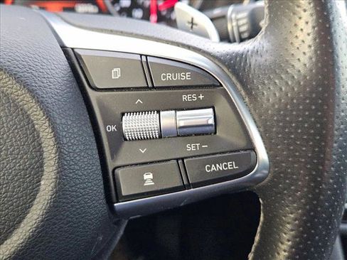 Used 2021 Genesis G70 2.0T image 9