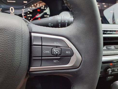 Used 2023 Jeep Compass Latitude w/ Sun and Sound Group AWD/4WD image 13