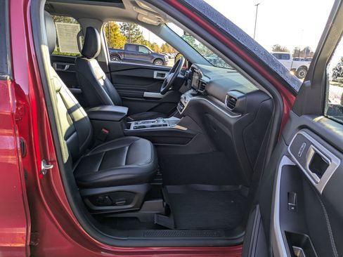 Certified 2022 Ford Explorer XLT w/ Equipment Group 202A image 39