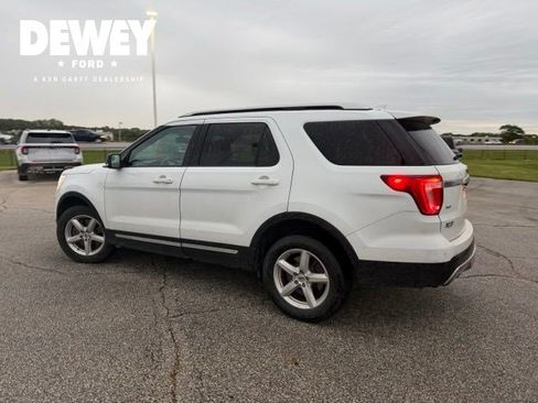 Used 2016 Ford Explorer XLT w/ Equipment Group 202A AWD/4WD image 10