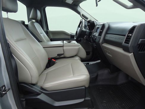 Used 2020 Ford F250 XL w/ Power Equipment Group image 26