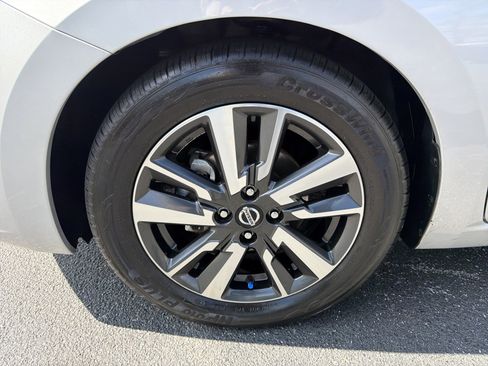 Used 2021 Nissan Versa SV image 11